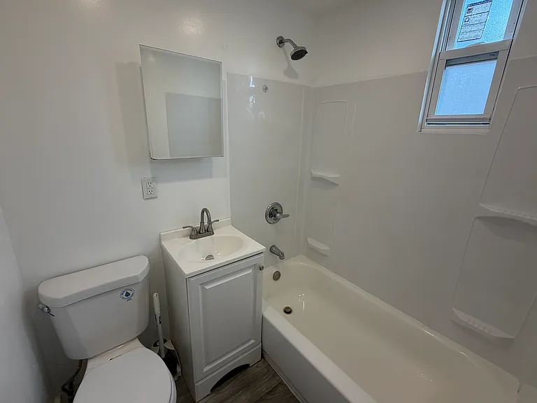 569 Main St #A — Photo 6