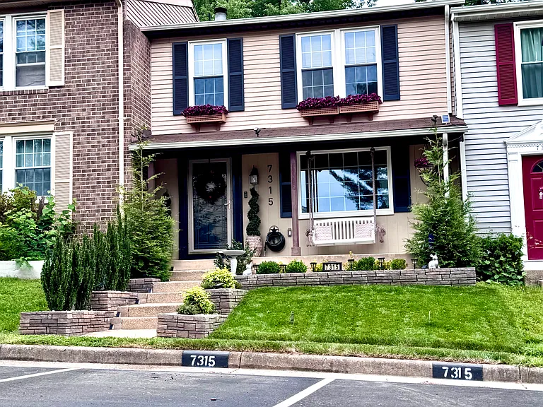 7315 Golden Horseshoe Ct — Photo 2