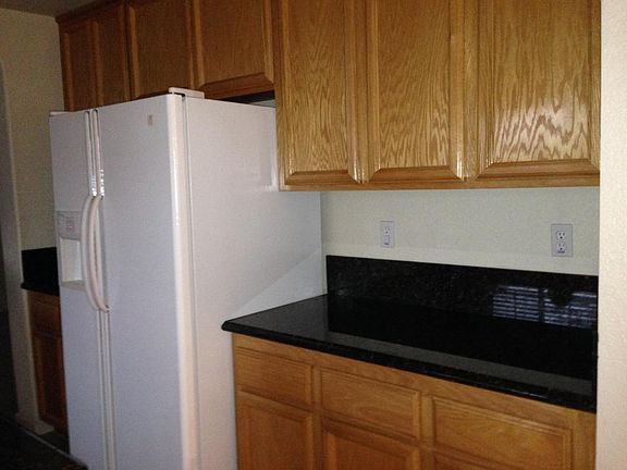 3rd image of 992 Francis Ct