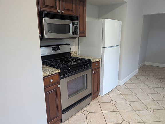 5th image of 1907 Pendleton St