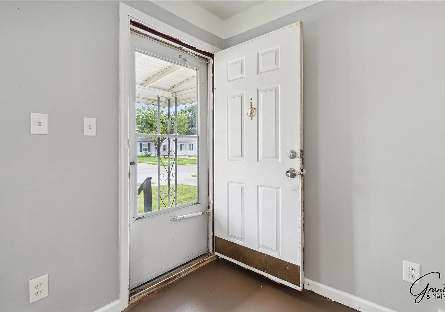 $1,250/month - 2 bedroom 1 bath — Photo 3