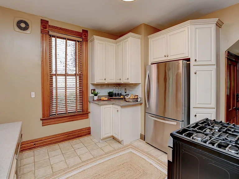 355 King Ave — Photo 8