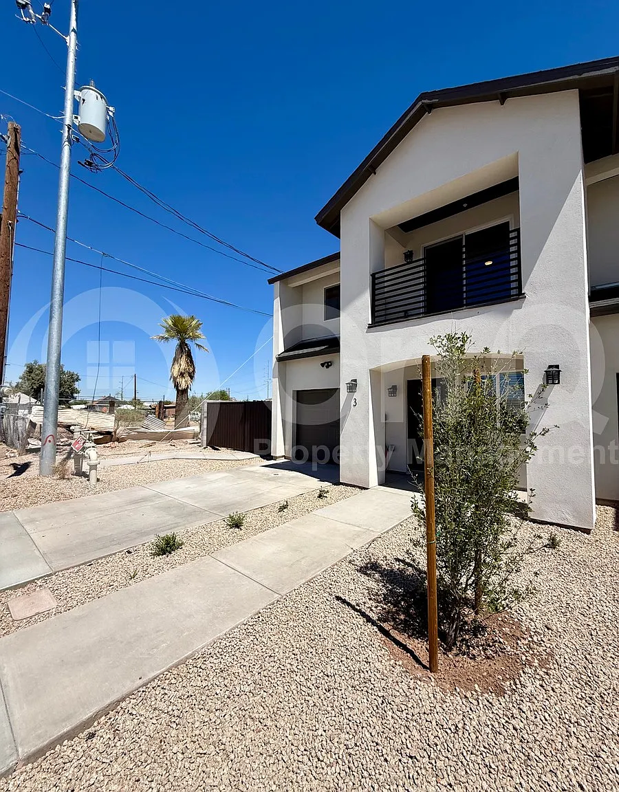 2 bed, 2.0 bath, 1000 sqft, $1,599 — Photo 1