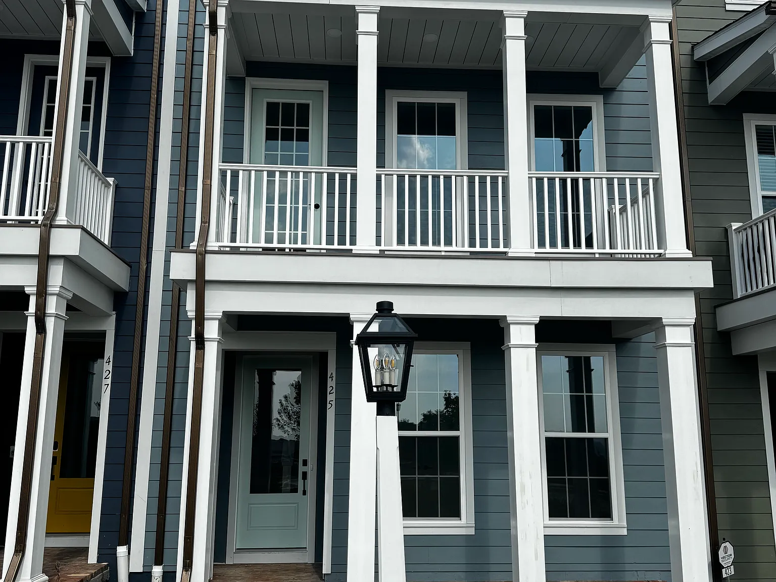 3 bed, 3.5 bath, 1980 sqft, $3,200 — Photo 1