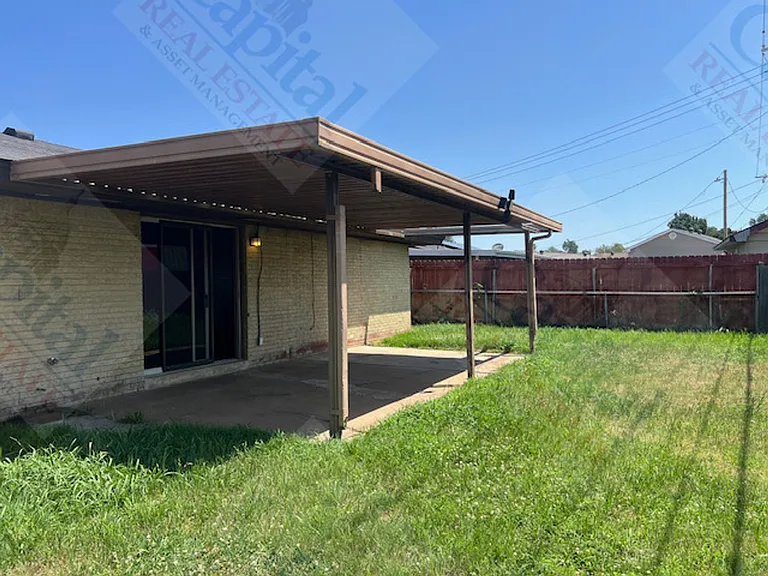 4304 NW 11th St — Photo 32
