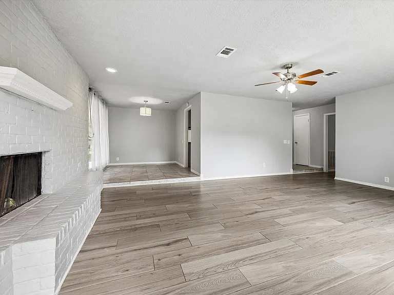 2110 Gray Falls Dr — Photo 8