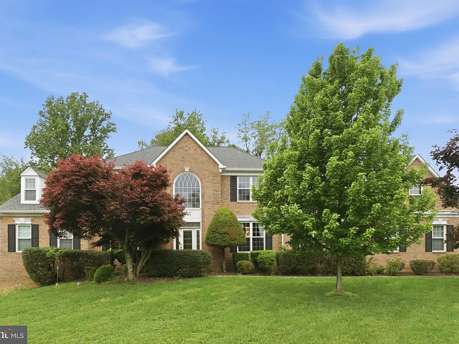 6 bed, 4.5 bath, 7309 sqft, $7,950 — Photo 1