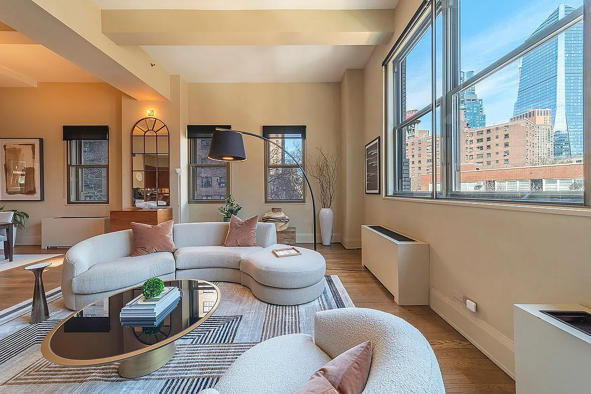 263 9th Ave APT 3E photo 1