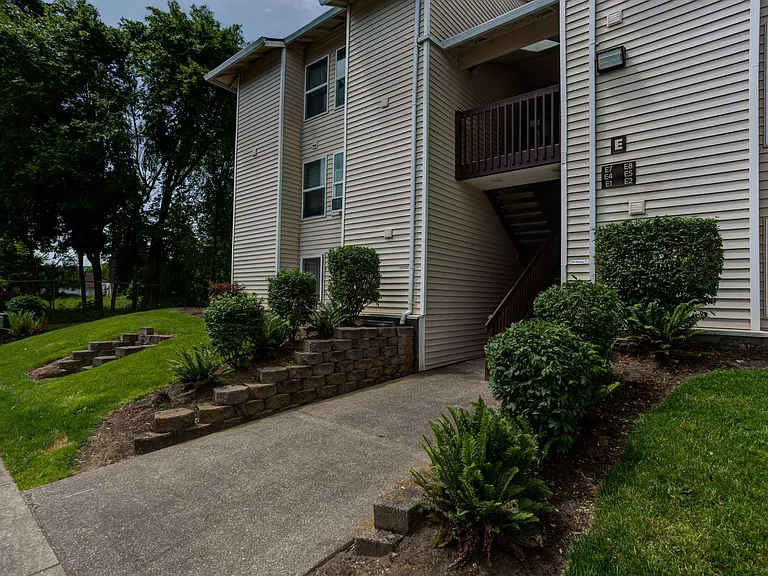 Creekside Apartments  — Photo 22