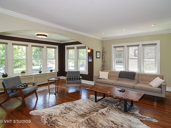 3rd image of 1121 N Harvey Ave