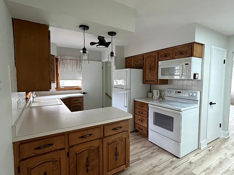 548 South St — Photo 4