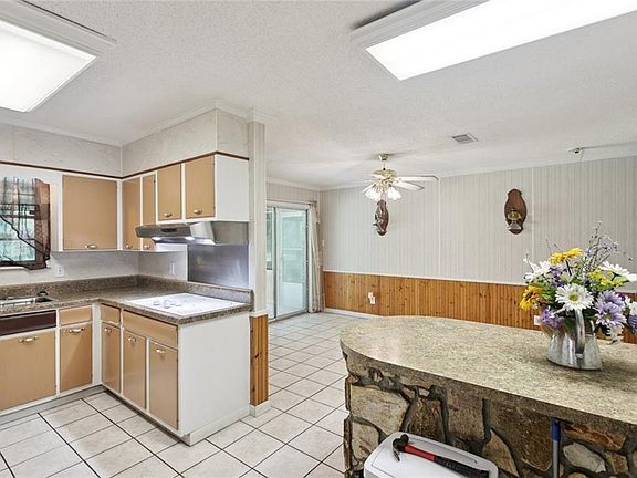 5th image of 65118 Holmes St