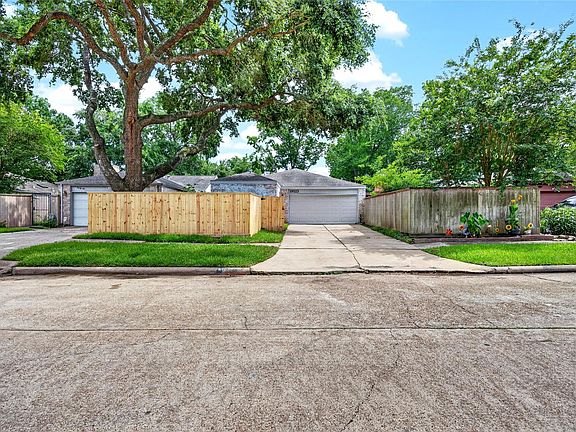 3rd image of 18523 Denise Dale Ln