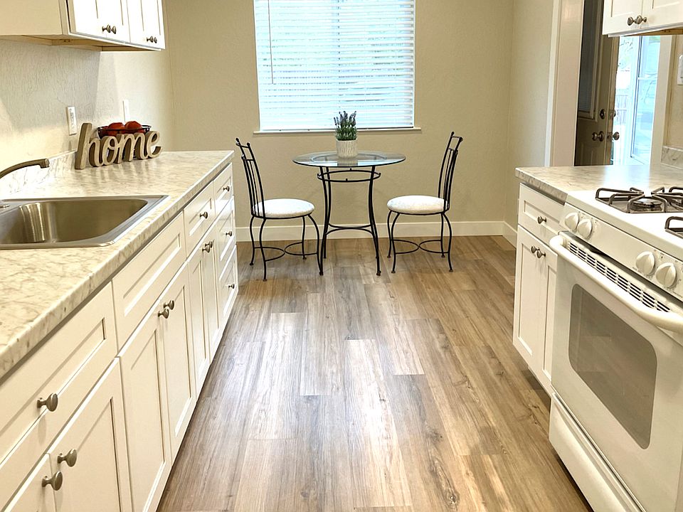 1st image of 205 Daniels Dr #205