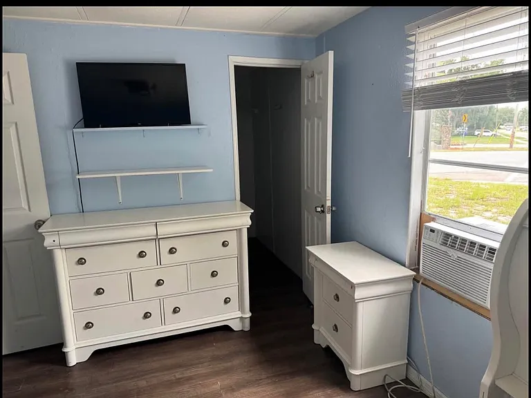 1445 Lake Dr — Photo 1