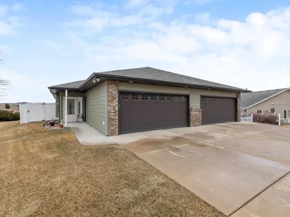 1222 E Oakland St, Rapid City, SD 57701
