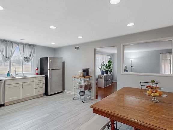 2nd image of 86 Broadway Ave