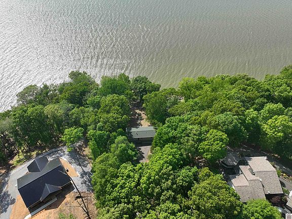 2nd image of 39 Whispering Winds Rd