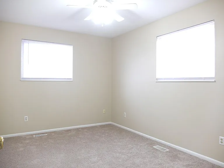35 Renwood Pl — Photo 9