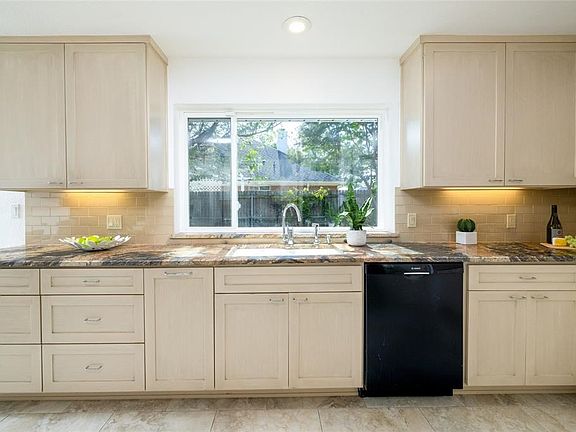 3rd image of 2960 Flamingo Cir