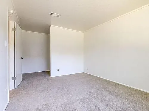 Delta View Apartments — Photo 14