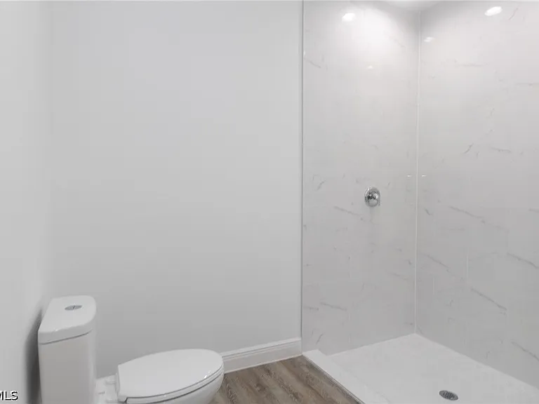 1217 Cellini St E — Photo 23