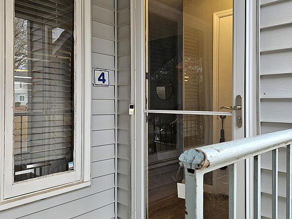 4th image of 1914 Meadowlark Ln Unit 4