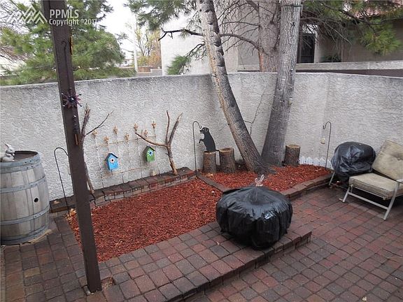 Enclosed Front Patio.