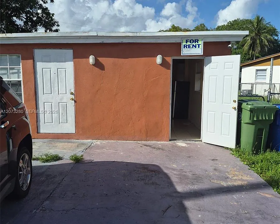 2300 NW 15th Ct