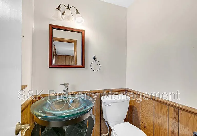 350 Hughes Dr — Photo 4