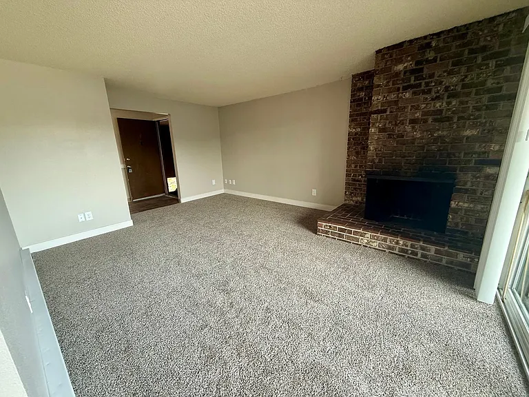 3027 S Orchard St W — Photo 6