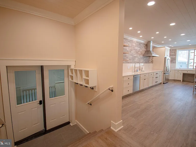 7918 Bloomfield Rd — Photo 16
