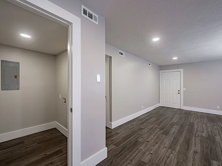 Montclair Point Condominiums — Photo 22