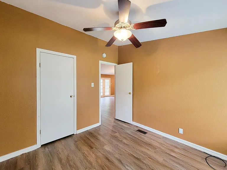 20284 Forest Woods Ln — Photo 28