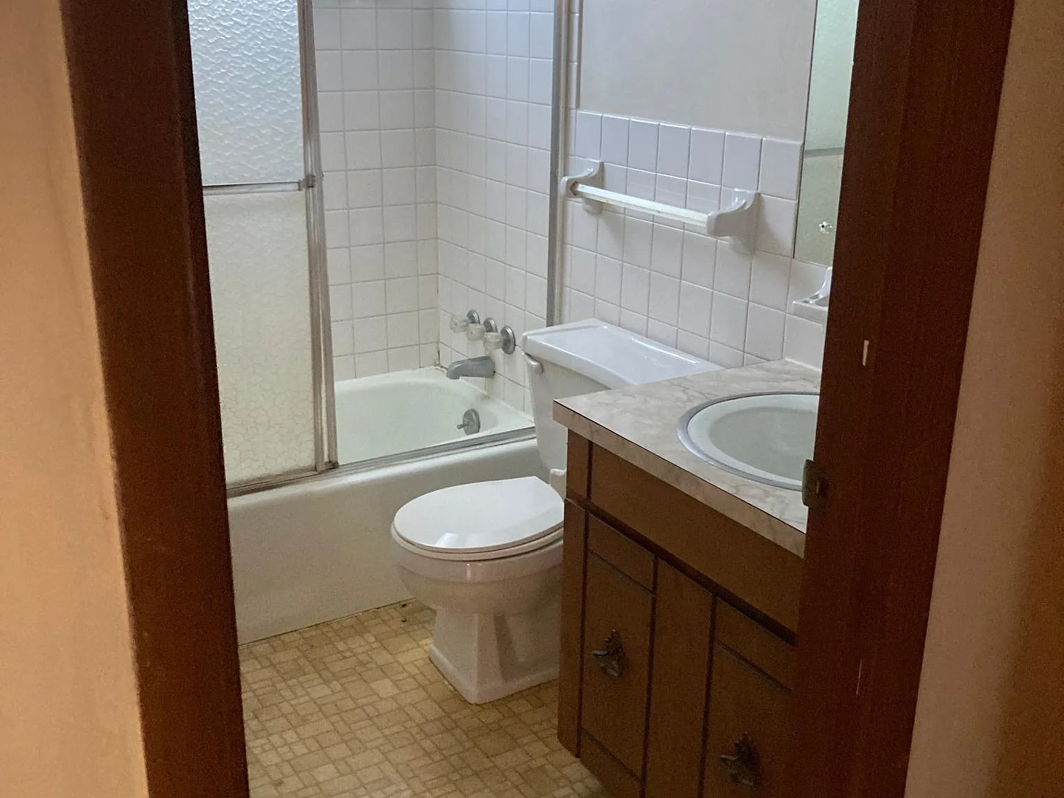 723 N Henderson Ave — Photo 3