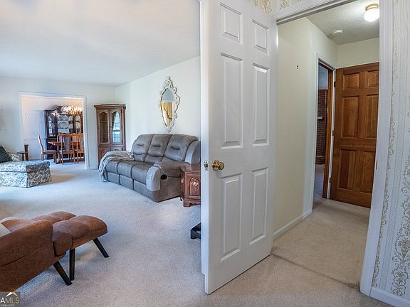 4th image of 15 Mornside Dr