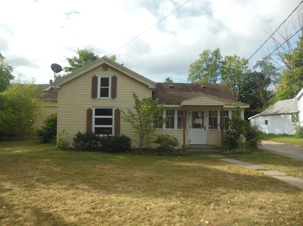 120 Baker St, Lawrence, MI 49064