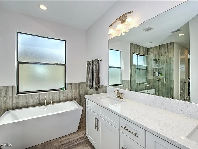 3527 SW 4th Ln — Photo 9