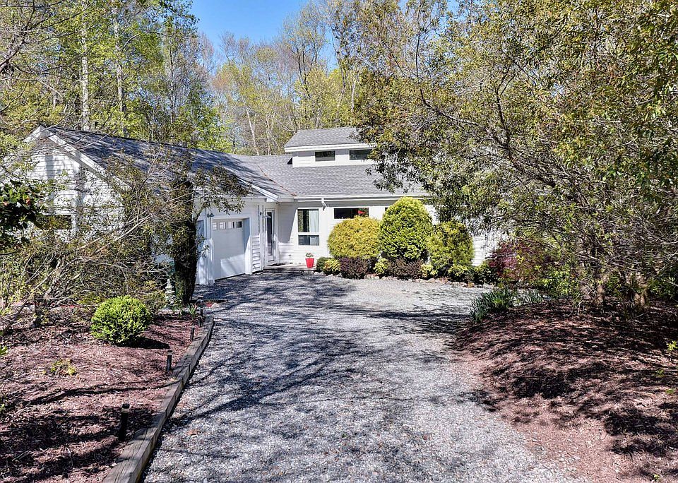 1st image of 3324 Dartmoor Ct