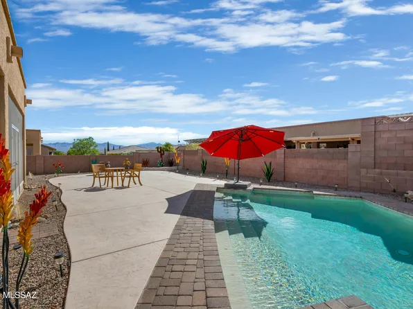 1137 W Bosch Dr, Green Valley, AZ 85614