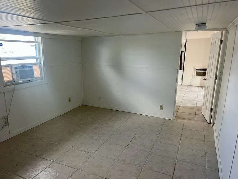1219 W Hall St — Photo 18