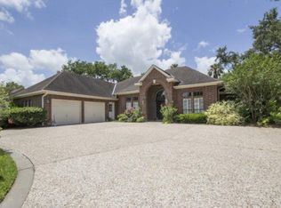 302 Woodridge Dr, Victoria, TX 77904