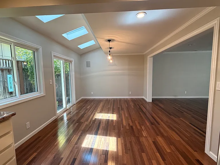 474 Tyndall St — Photo 3
