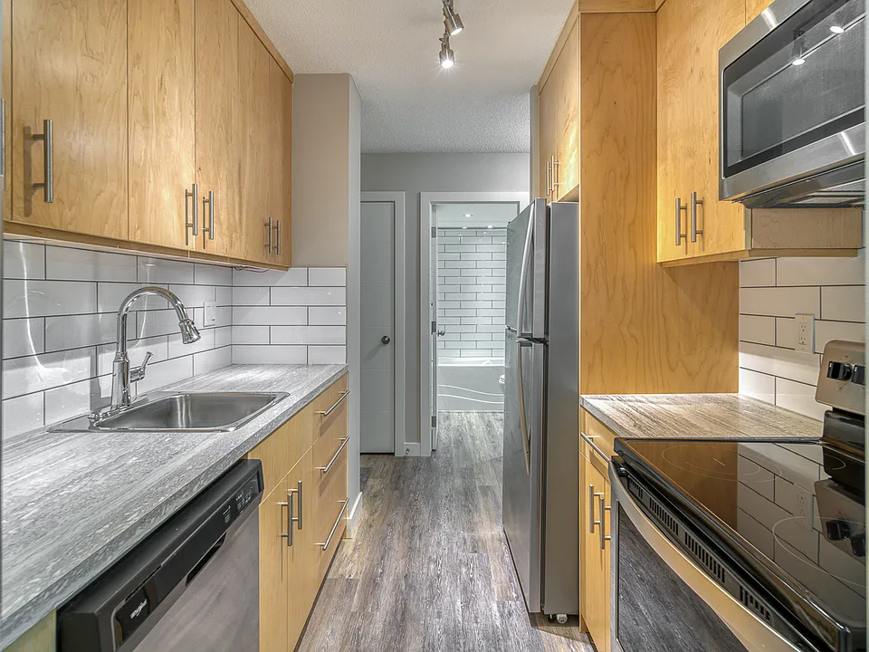 815 14th Ave SW
