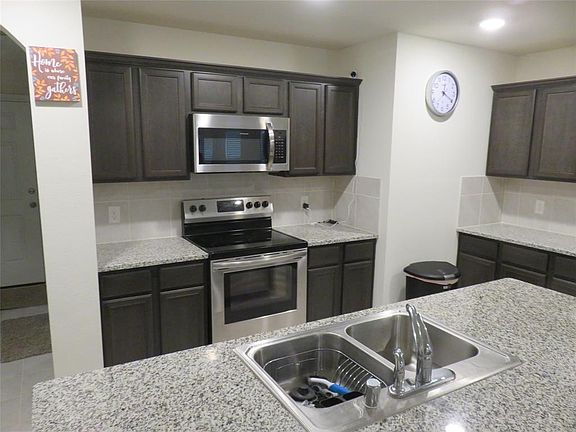 3rd image of 1205 Meadow Creek Dr