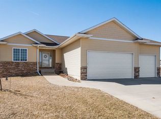 15 Lily Pond Rd, North Liberty, IA 52317