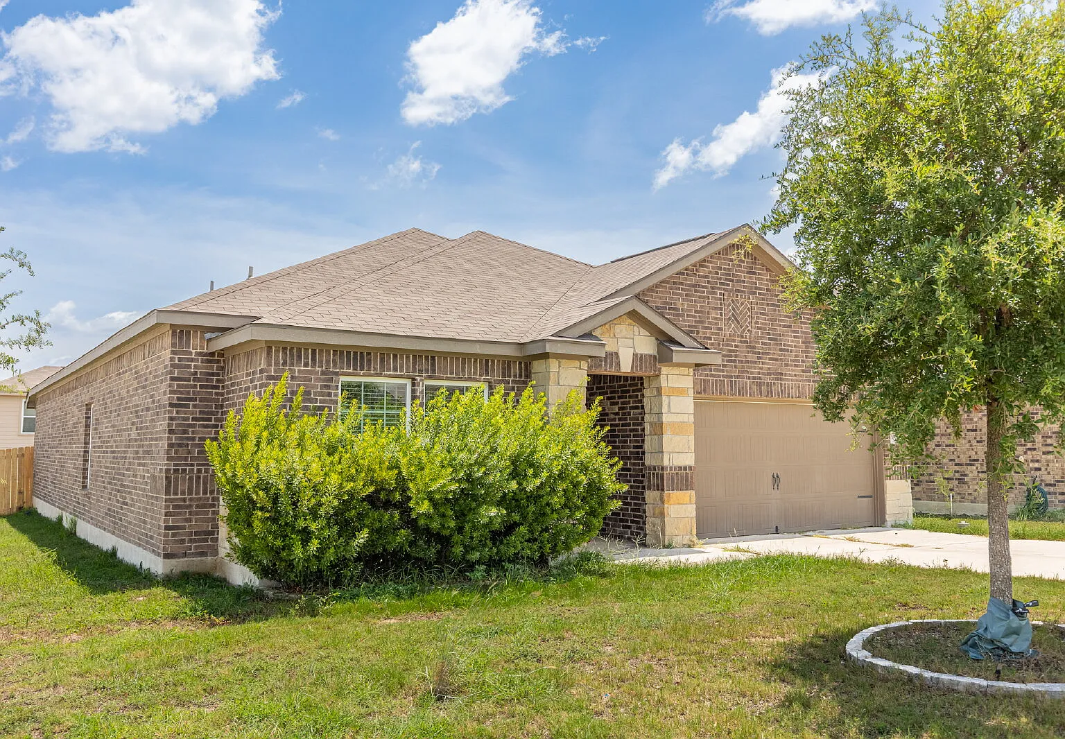 4 bed, 2.0 bath, 2000 sqft, $2,200 — Photo 3
