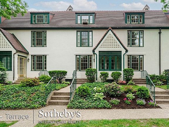4th image of 300 Burns St