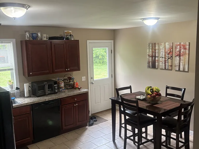 12-14 Ellison Ave #1 — Photo 8