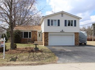 5603 Burwood Rd, Oakwood Hills, IL 60013